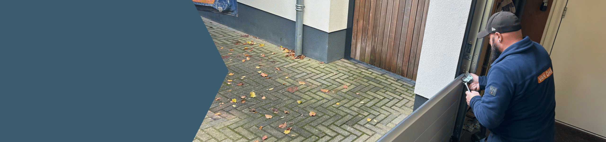 Van Dam Garagedeuren - Arnhem - Veghel - Monteur Garagedeuren Bedrijfsdeuren - XLIX Recruitment - header